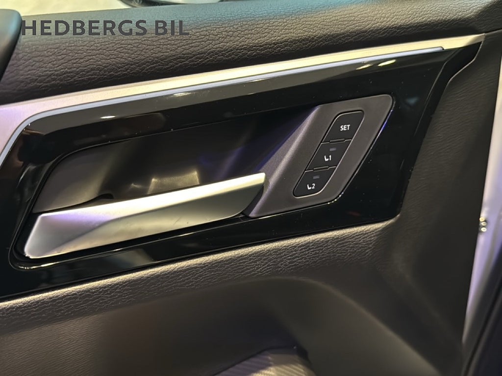 Mitsubishi Outlander  INST PHEV 2 TONE ( DEMOBIL) thumbnail