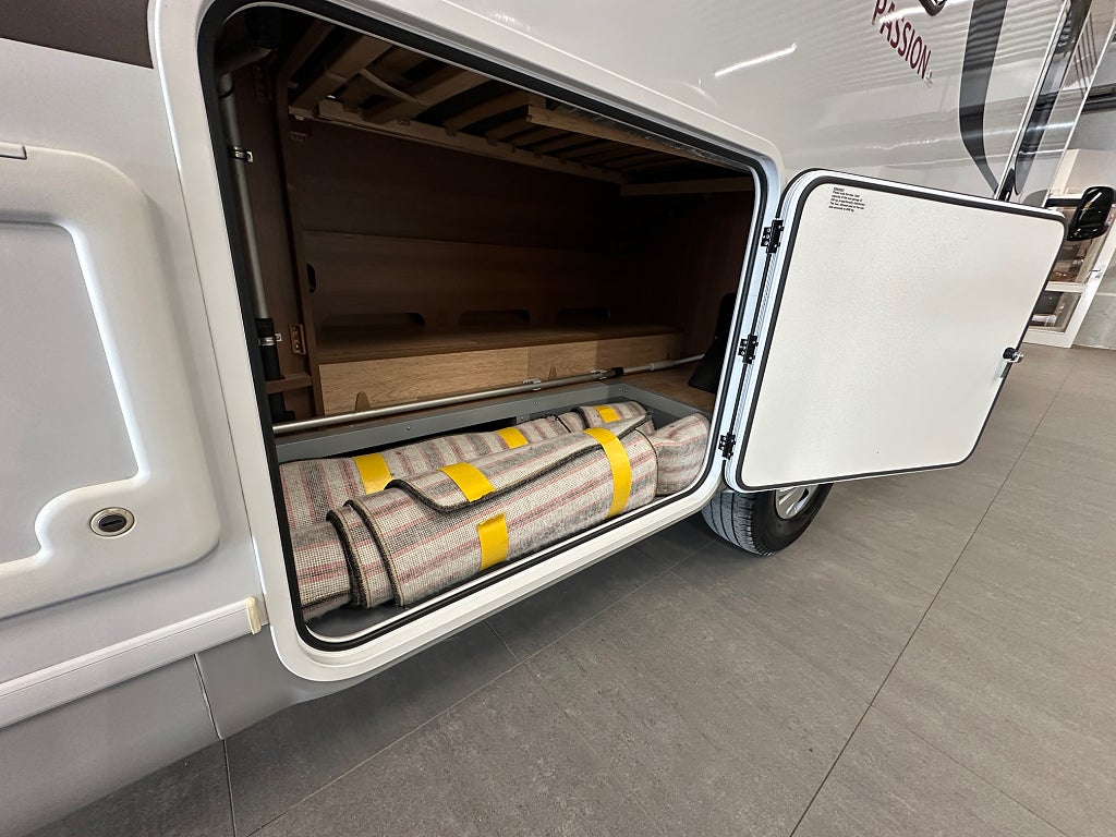 LMC T 713 Passion Alde Långbädd toa bak thumbnail