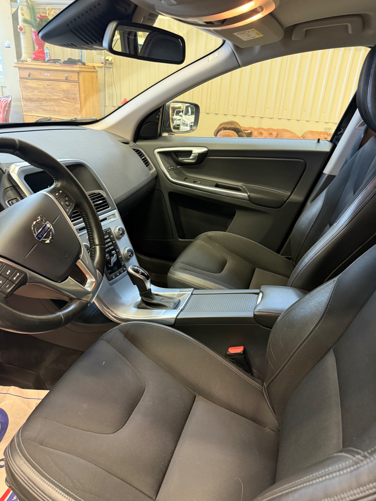 Volvo XC60 2017, photo 5/37