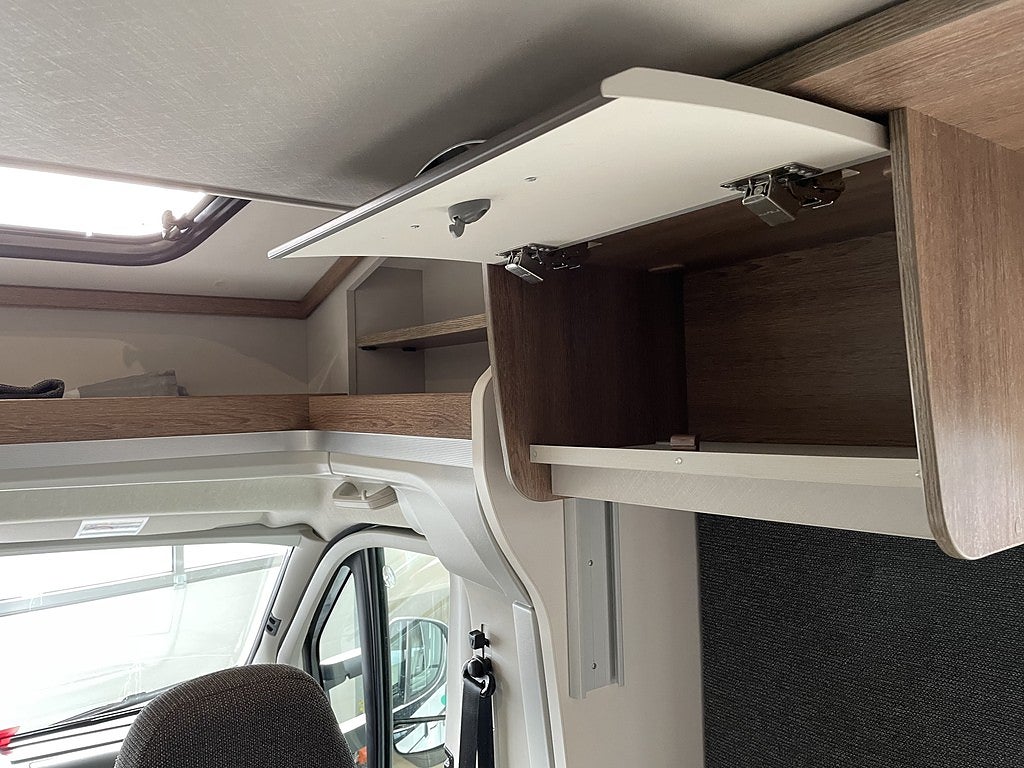 Dethleffs Trend 7057 / B-körkort / Taksäng / Långbädd / Garage / 4495kr/må - Dethleffs