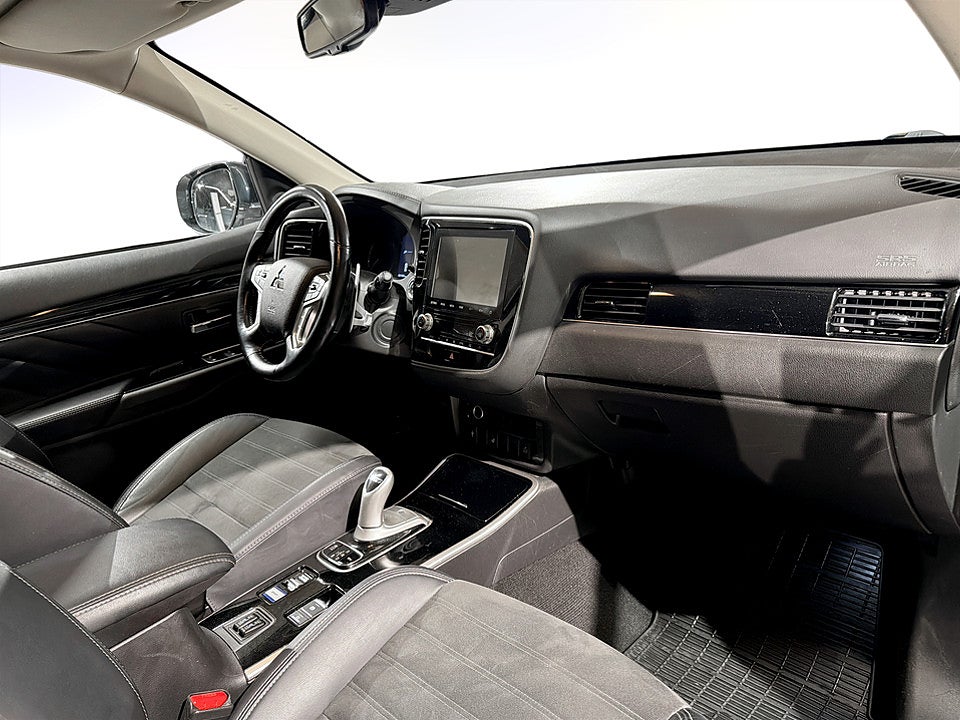 Bild på Mitsubishi Outlander Komfort 2.4 PHEV 224hk Aut 4WD - B-KAMERA, DRAG