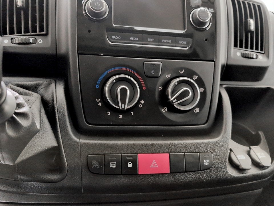 Bild på Peugeot Boxer PRO+ 2.2 BHDi 140hk L2H1 - B-KAMERA, DRAG