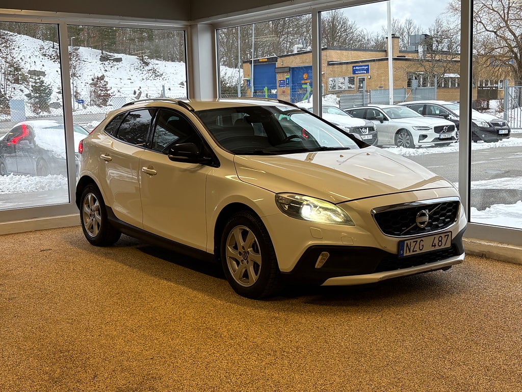 Volvo V40 Cross Country D3 Geartronic Momentum Drag PDC Keyless