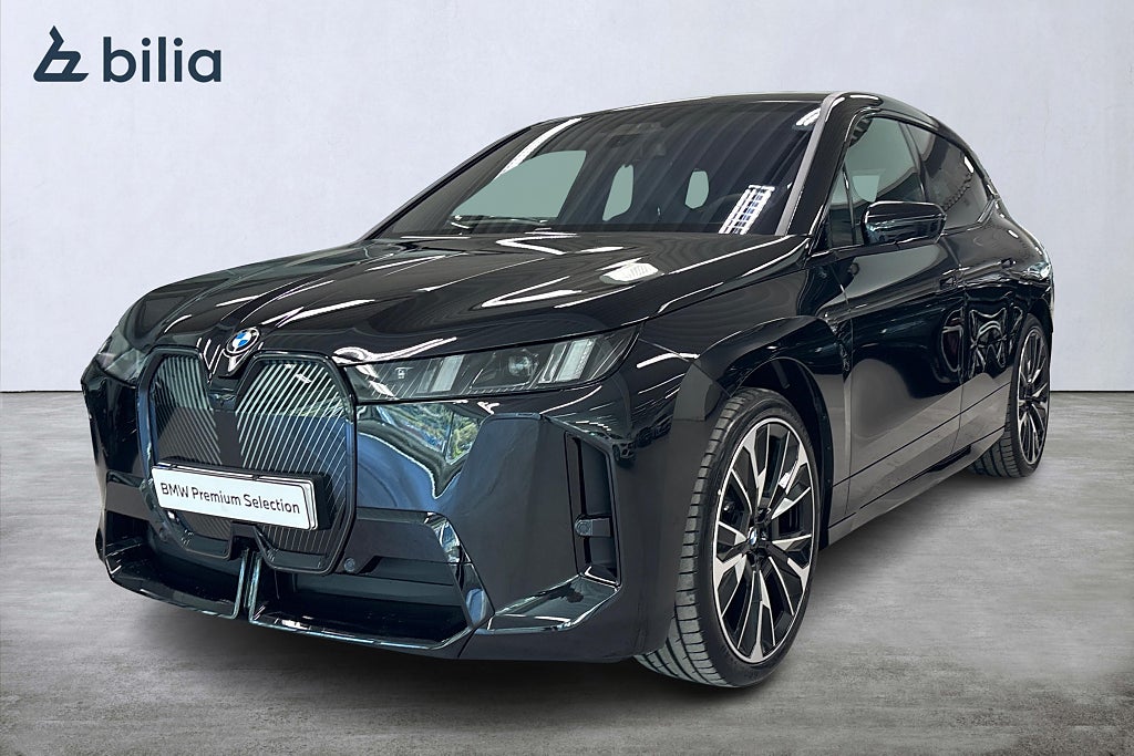 BMW iX xDrive 60 | DEMOBIL | Innovation | B&W | Drag | Supercharged