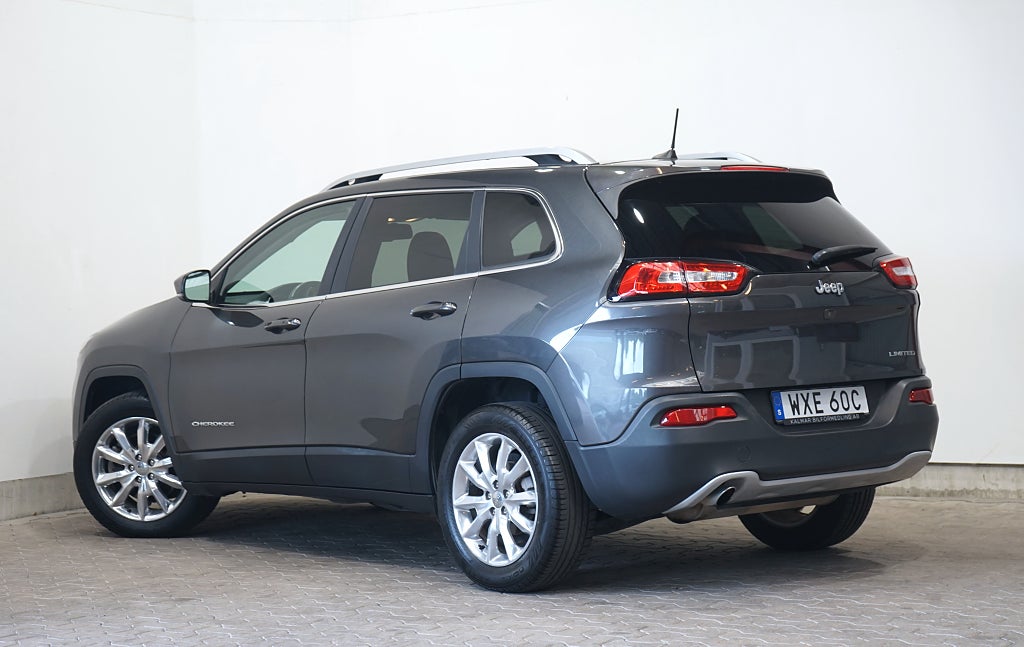 Jeep Cherokee 2.4 B-kamera 186hk
