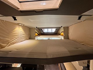 Husbil-halvintegrerad Adria Matrix 670 SLT AUT 15 av 20
