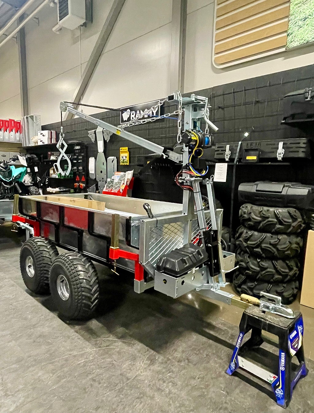 GAR BRONCO Timmervagn med insatsflak kran och elwinch