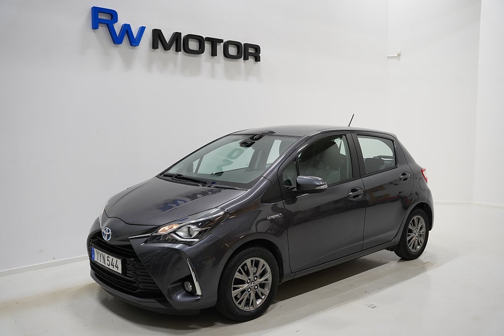 Toyota Yaris Hybrid e-CVT 101hk Active B-kamera M-värmare P-sensorer