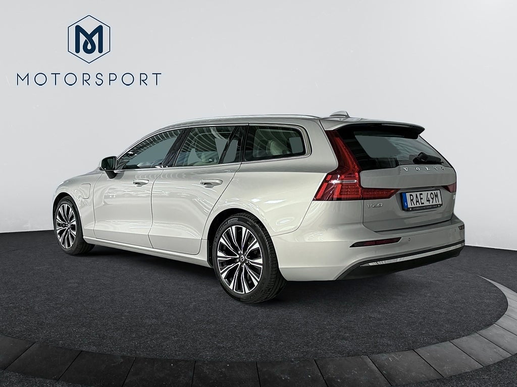 Volvo V60 Recharge T6 AWD Core Edition Drag Förklimat Backkamera bild 4
