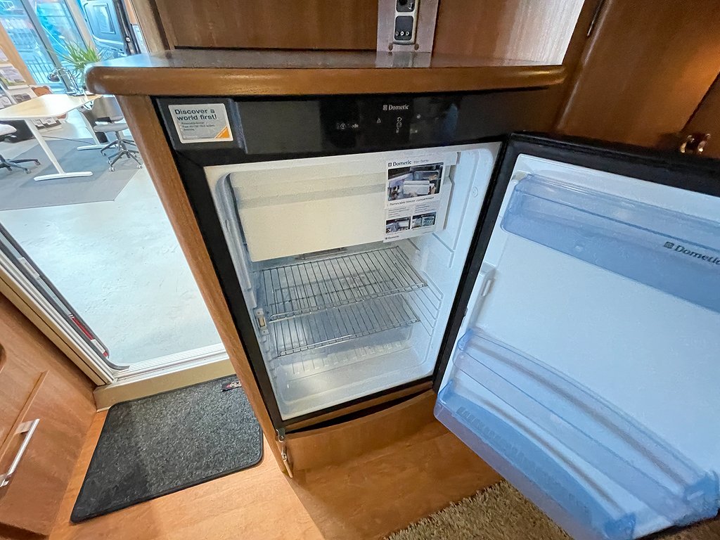 Kabe Ametist 560 GLE KS /Solcell/AC/ALDE/Markis/Långbädd - Kabe