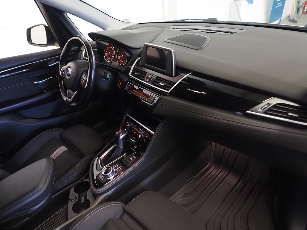 BMW 218 d 150hk Active Tourer  Sport line | Backkamera | Navi |