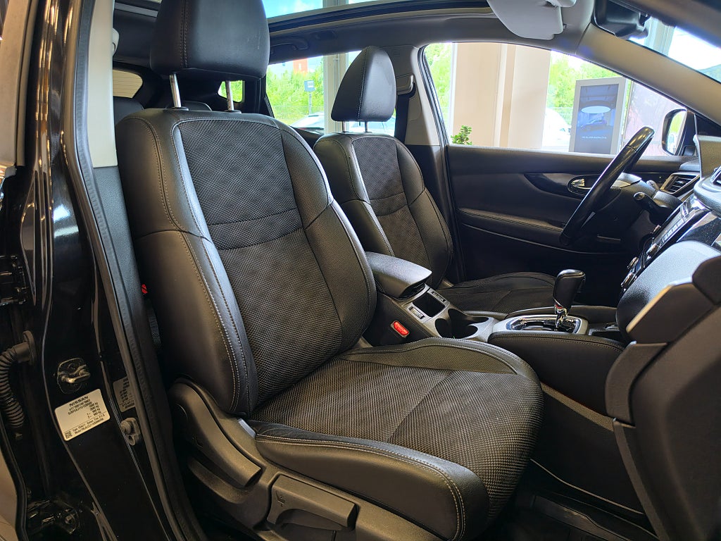 Nissan Qashqai 1.2 DIG-T Tekna Design pack / Panorama / 3,45% ränta