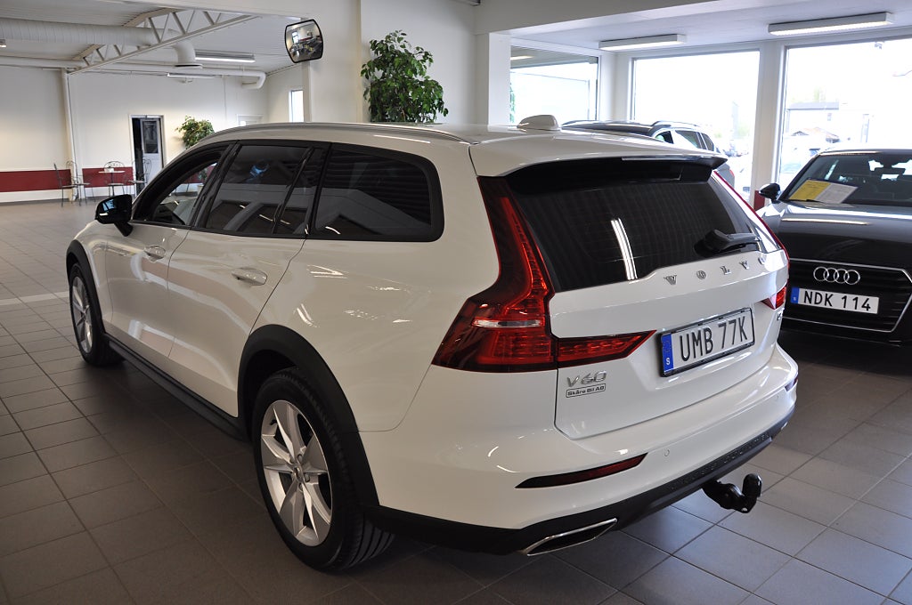Volvo V60 Cross Country 2020 - miniatyr 7