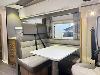 Husbil-halvintegrerad Adria CORAL SUPREME 670 SL 11 av 25