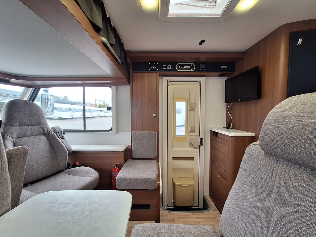 LMC Explorer Sportline I 675 G Långbädd, Alde, Solcell