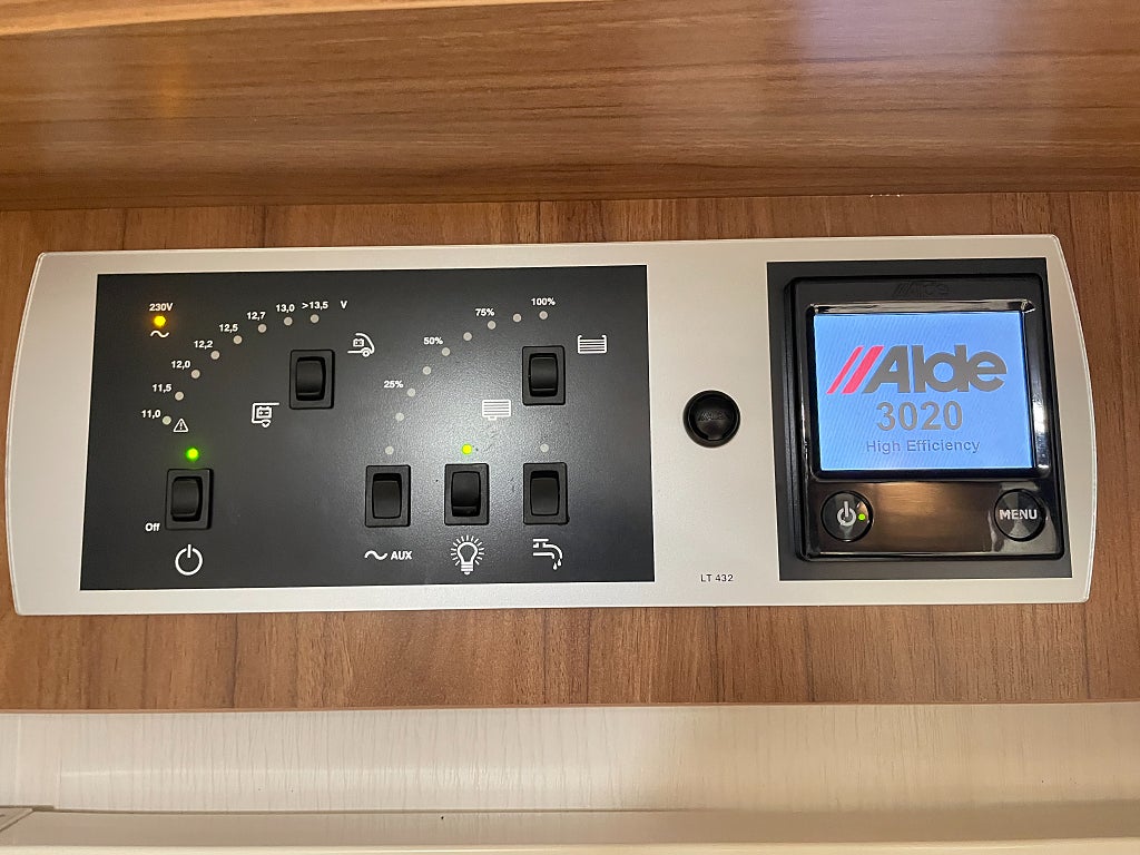 Pilote P 710 P / Automat 150hk / ALDE / Solcell  - Pilote