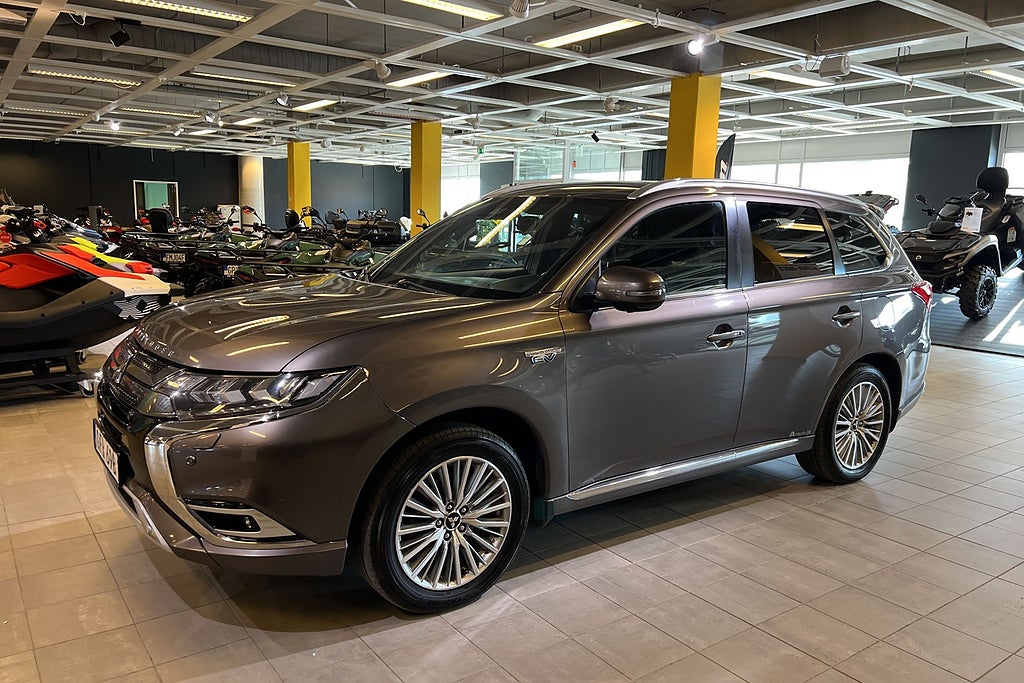 Mitsubishi Outlander PHEV CVT Business Drag/360-kamera