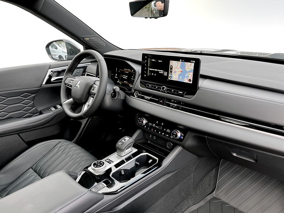 Bild på Mitsubishi Outlander Instyle PHEV 4WD - OMGÅENDE LEVERANS!