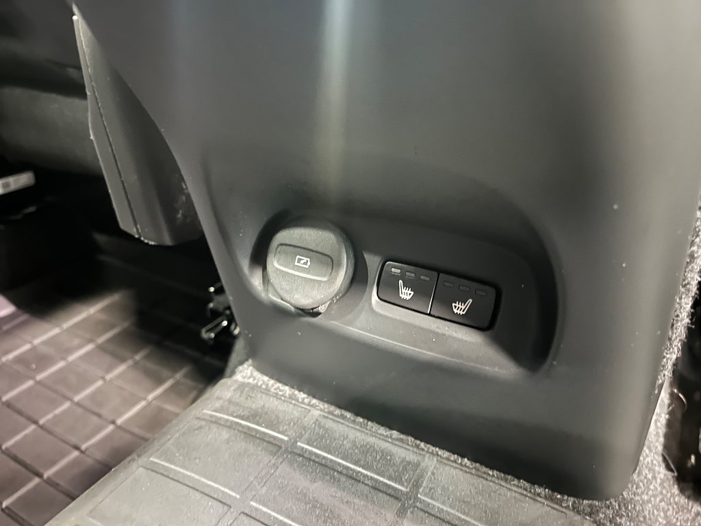 Volvo XC40 D3 AWD AUT Momentum Advance (drag+värmare) 2.99% Ränta