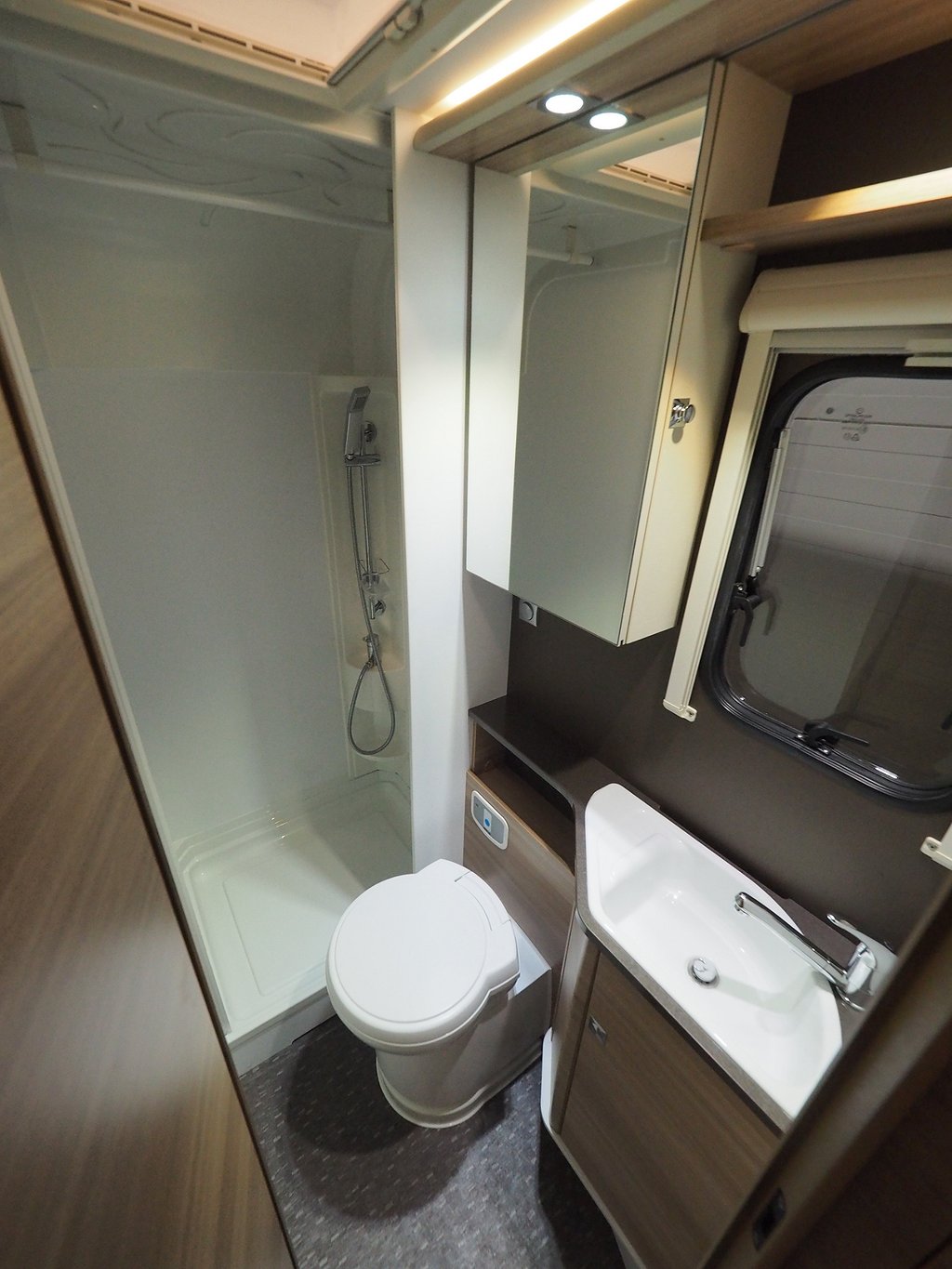 Adria Coral 650 SF Axess Markis 3.500kg 2015