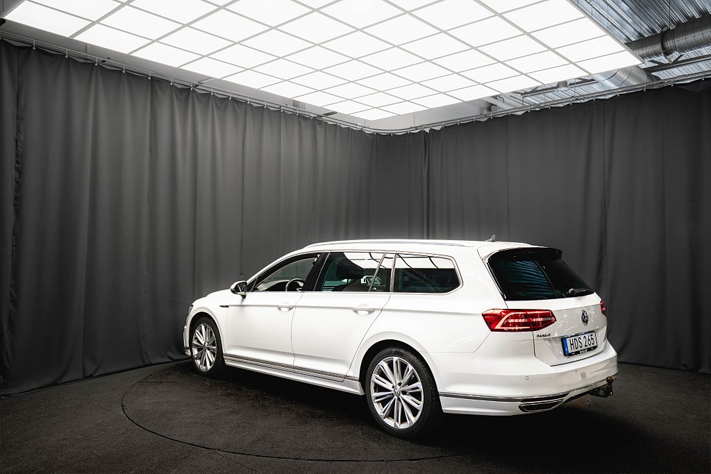 Volkswagen Passat TDI 4M R-Line NAPPALÄDER D-VÄRM DRAG KAMERA COCKPIT 190