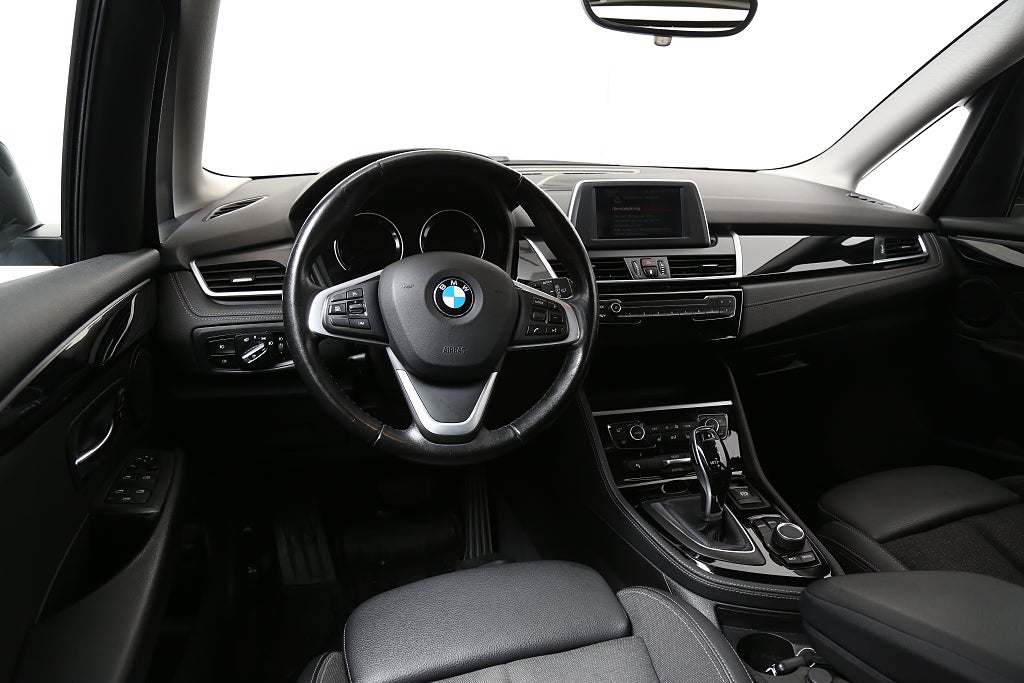 BMW 218i Active Tourer 140hk Sport line Aut Kamera 2019
