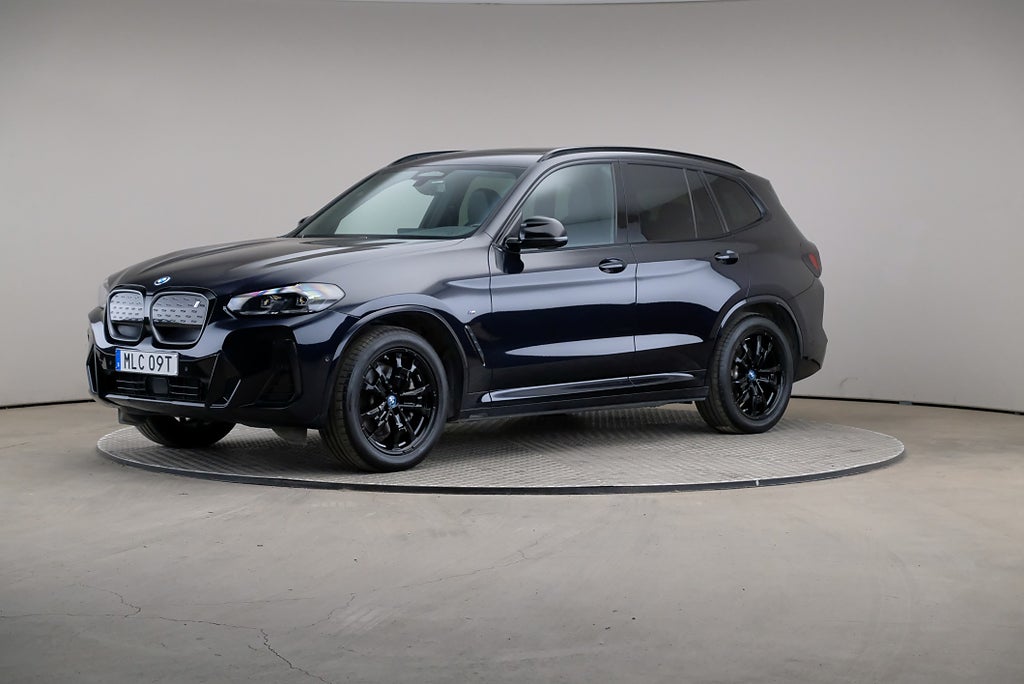 BMW iX3 M Sport Charged Drag