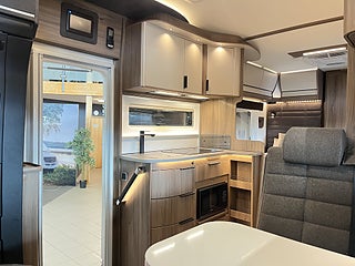 Husbil-halvintegrerad Kabe NOVUM 750 T 12 av 28
