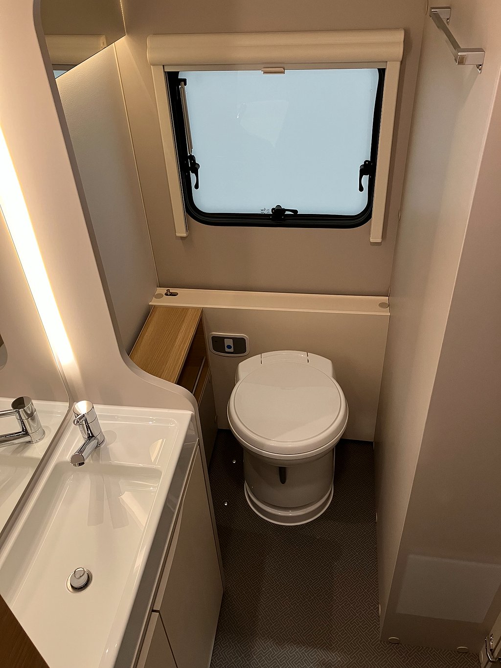 Adria Adora 613 HT / 2095 kr månaden / Ny / Vi tar inbyten - Adria