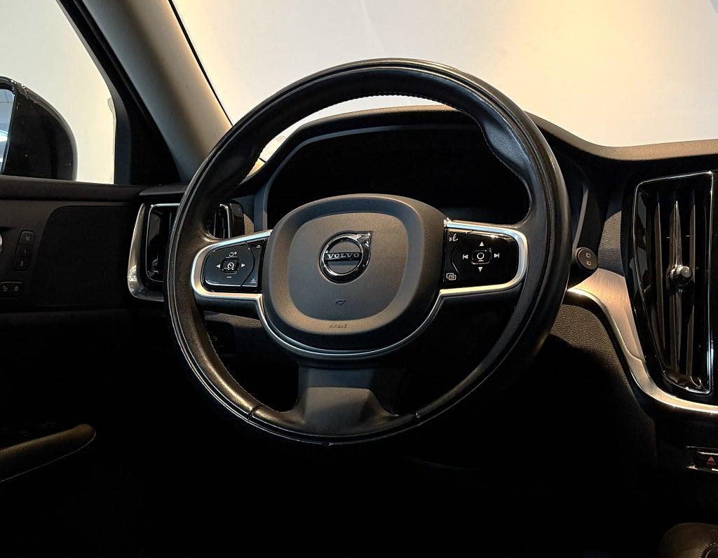 Volvo V60 T6 Twin Engine AWD Geartronic Momentum Advanced MOMS
