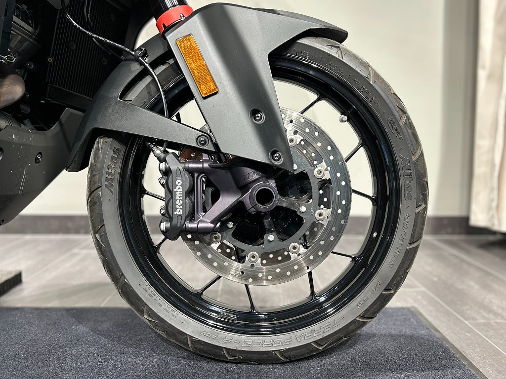 KTM 1290 Super Adventure S / Tech pack / 3 väskor / Endast 1302 mil!