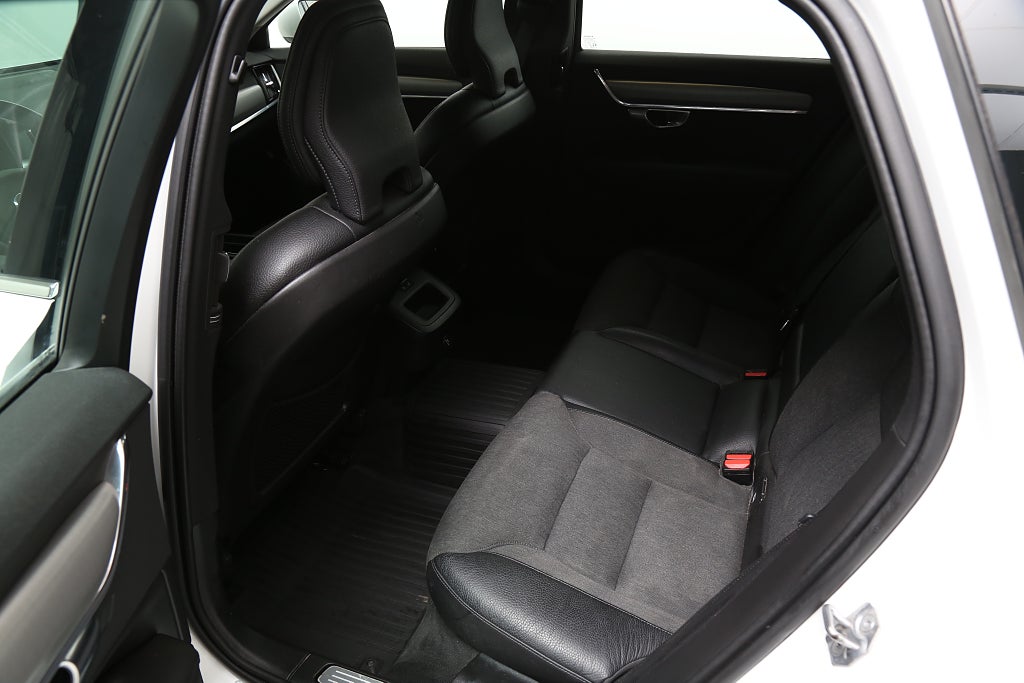 Volvo V90 D4 190hk Momentum SE ll AWD Aut Elstol VOC Dragkrok 2020