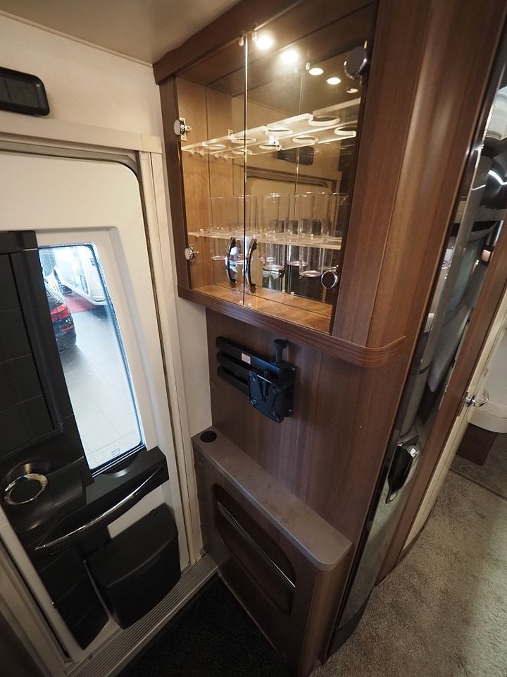 Hobby 560 LU Prestige Cykelställ Ugn Långbäddar 2020