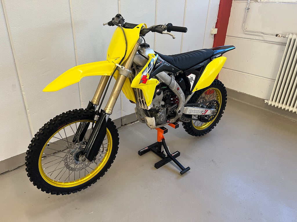 Suzuki RMZ-250 SUZUKI RMZ-250