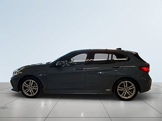BMW 118I M Sport Mvärme Rattvärme Ambient light S&V-däck – bild 4