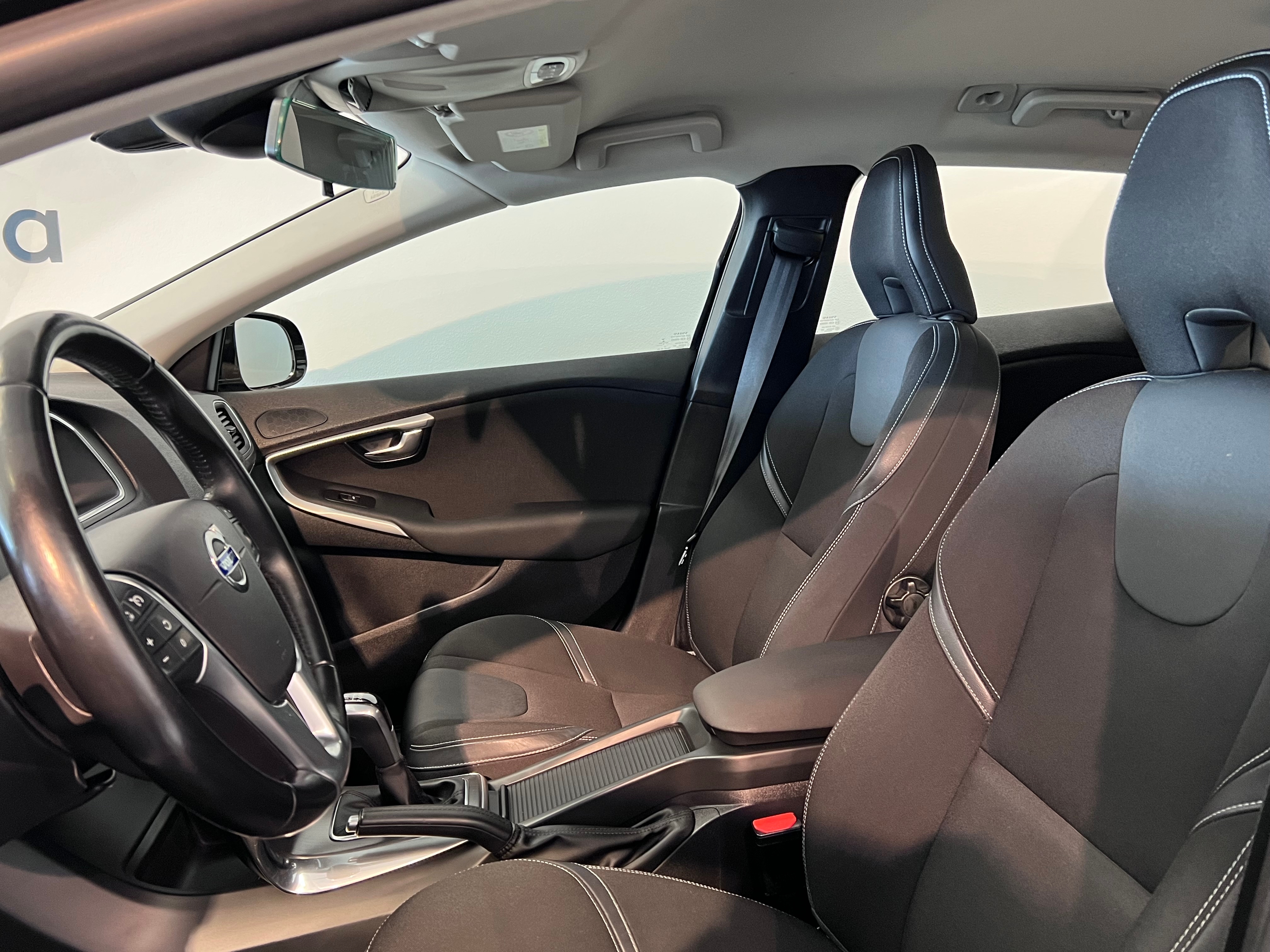 Volvo V40 D4 Momentum Business Edition, kuva 3/25