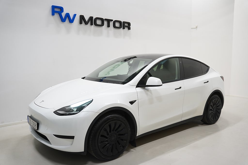 Tesla Model Y Standard Range 299hk / Dragkrok / En ägare