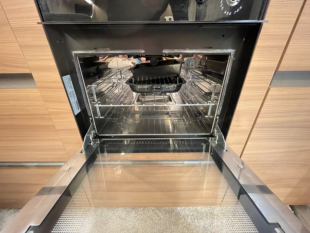 Adria Alpina 663 HT / AC / ALDE / Markis / Frontkök  - Adria