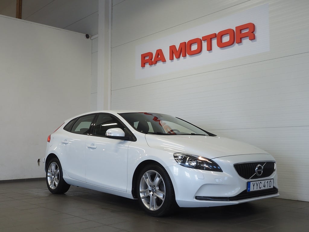 Volvo V40 D2 Business 120hk Drag P-Sen VOC D-Värm 2018