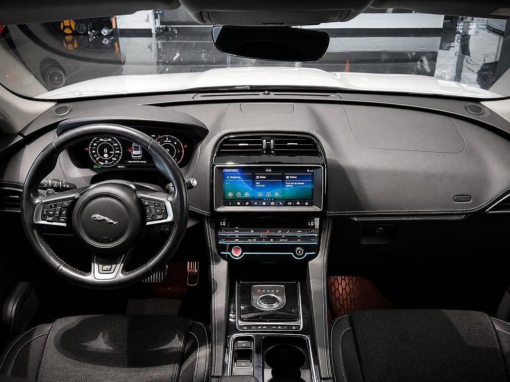 Jaguar F-Pace 20d AWD R-Sport Glastak Navi - bild 7