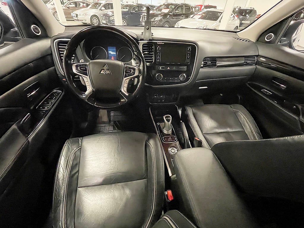 Mitsubishi Outlander PHEV Business Automat 203Hk