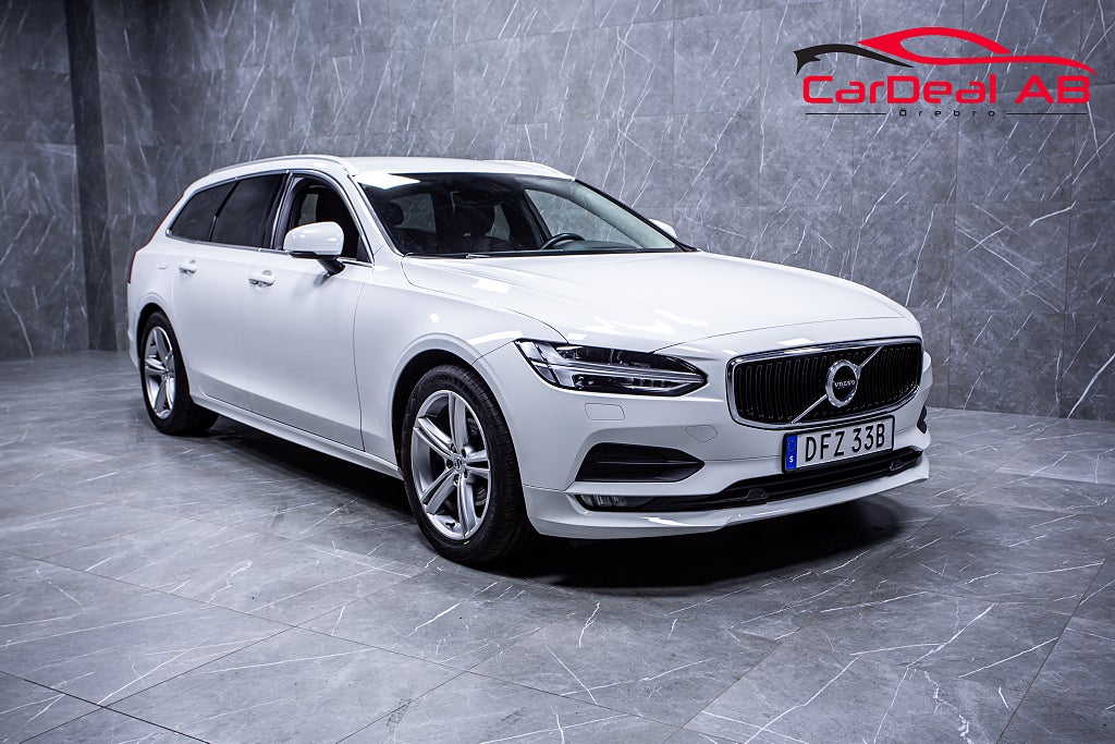 Volvo V90 D4 AWD Momentum Adv. Värmare Halvskinn Rattvärme VOC