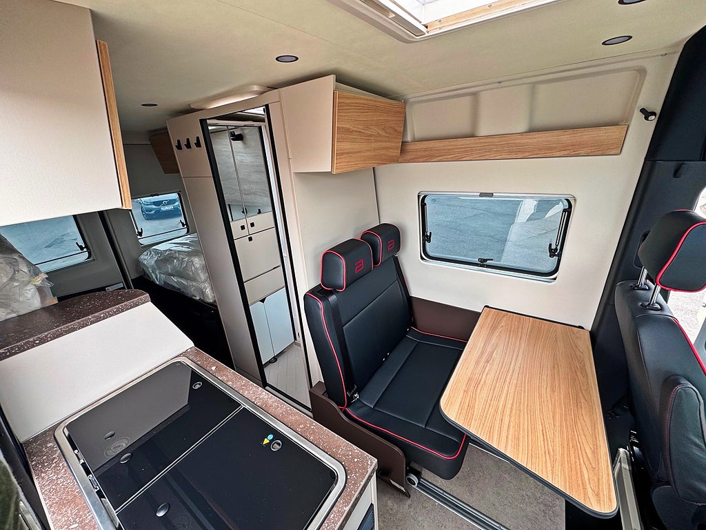 Bürstner Habiton HMX 6.0 4WD Panorama 190 hk FINNS I HALLEN
