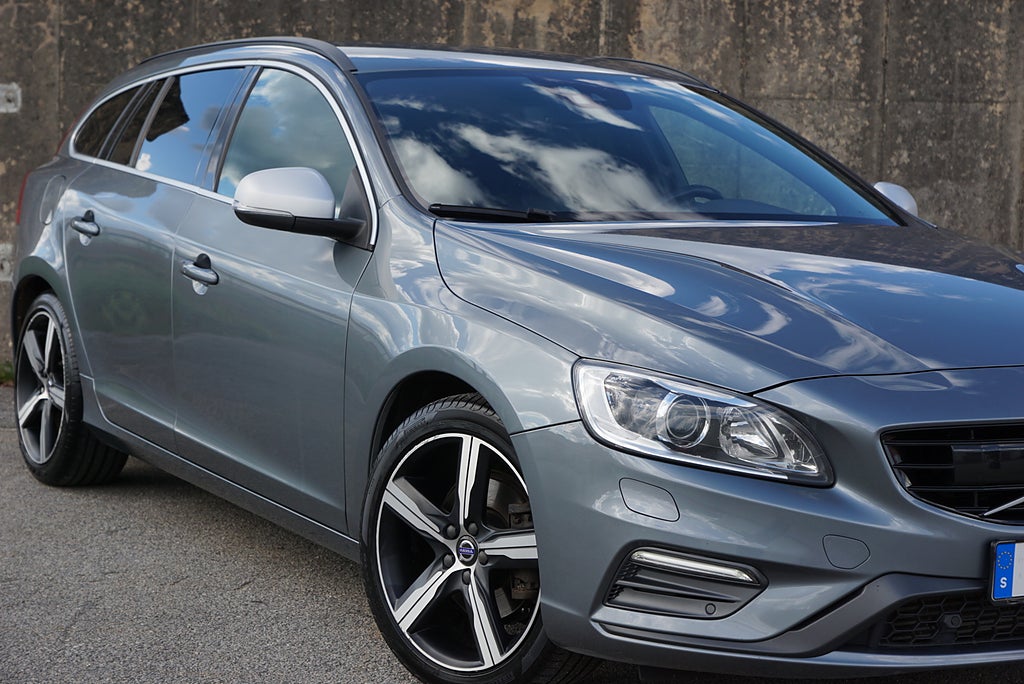 Volvo V60 T4 190hk R-Design|B-Kamera|Drag|Adaptiv-Fart|SE SPEC|