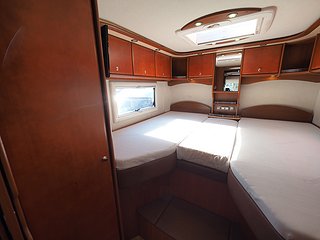 Husbil-halvintegrerad Concorde Charisma 890 LS 25 av 31
