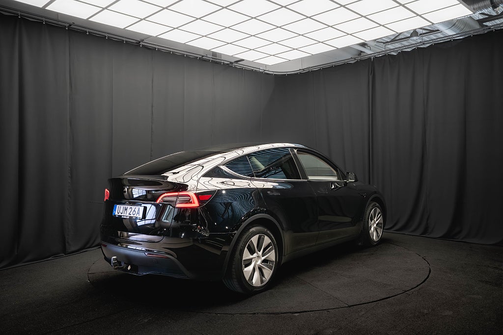 Tesla Model Y Standard Range DRAG PANO LÄDER 1 ÄGARE MOMS LEASBAR