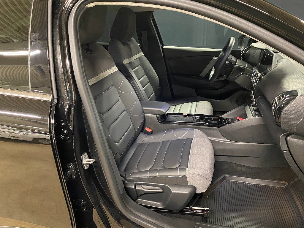 Bild på Citroën C4 X SHINE 1.2 PT 130hk Aut - CARPLAY, RATTVÄRME