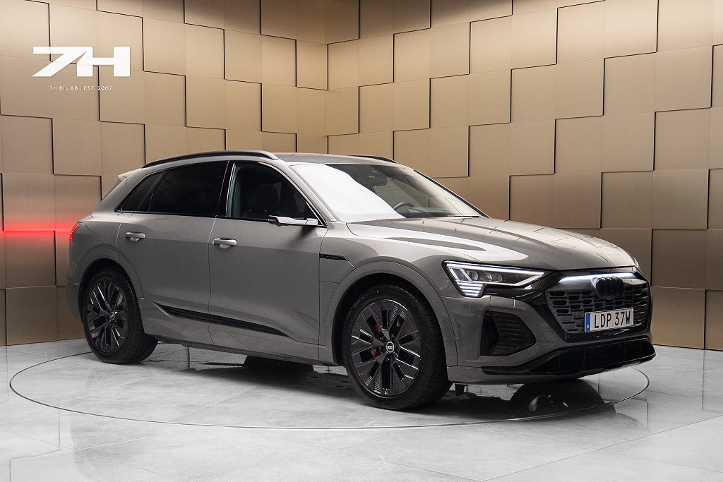 Audi q8-e-tron Q8 55 e-tron quattro S line / Luftfjädring / HuD / Dra