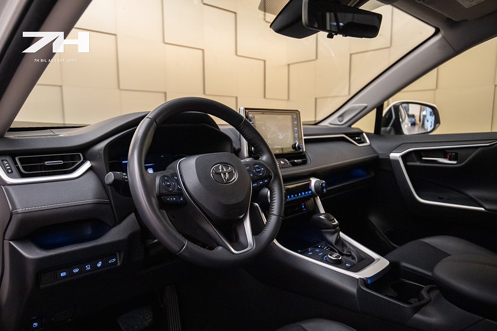 Toyota RAV4 Hybrid AWD-i E-CVT Executive Premium / Kamera / Nyserva