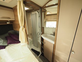 Husbil-integrerad Knaus Van I 550 MF 11 av 16
